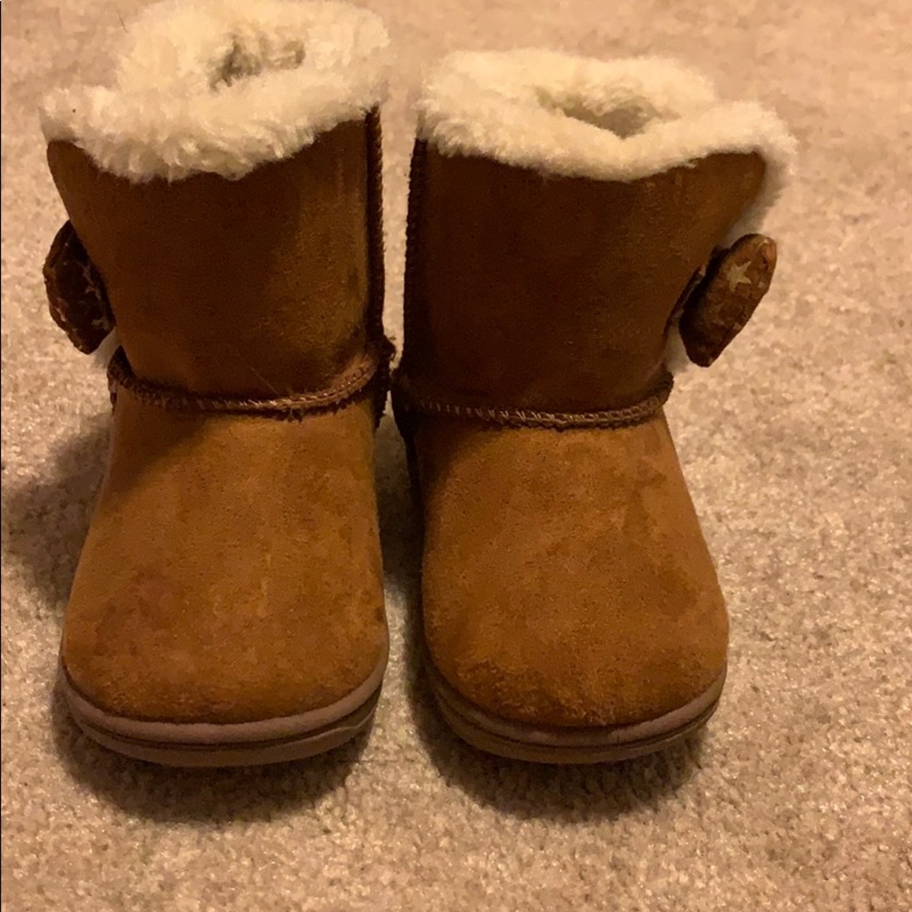 Toddler boots.